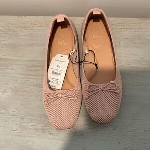 Women's flats pink in color